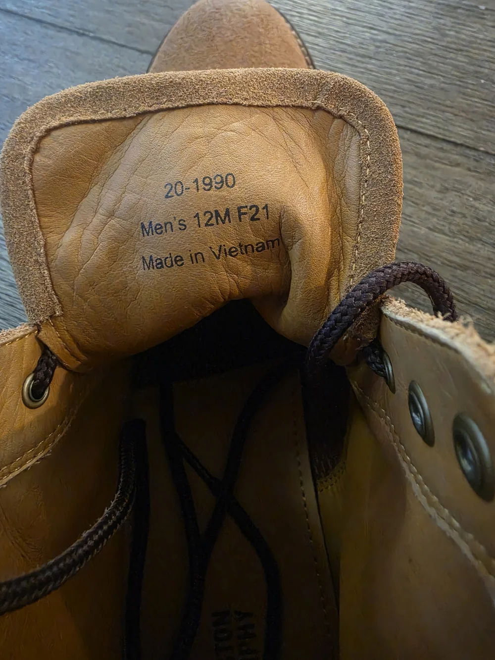 Johnston & Murphy Men's Chukka Boots in Tan Suede